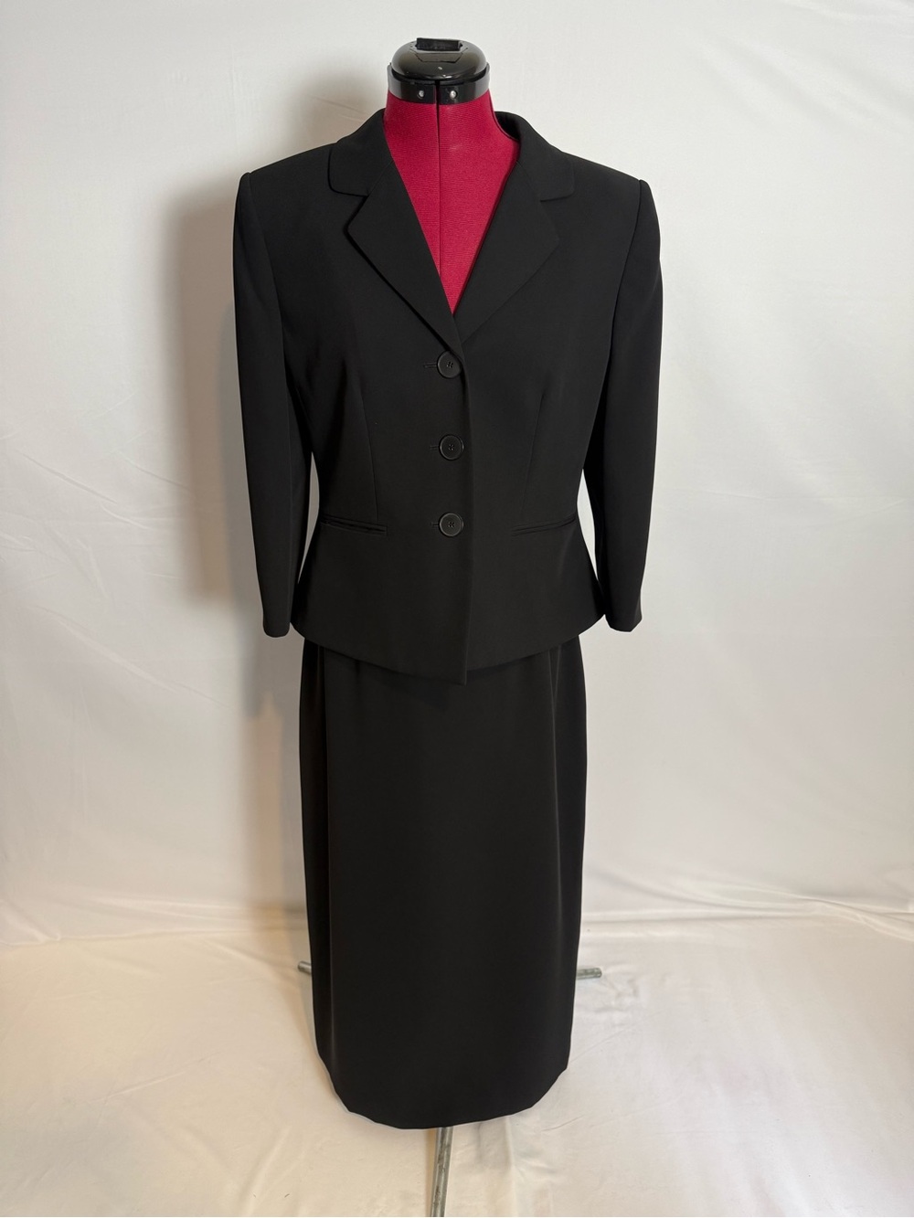 Tahari ASL Skirt Suit Woman's Size 10P Black 2-Piece Set Blazer & Skirt